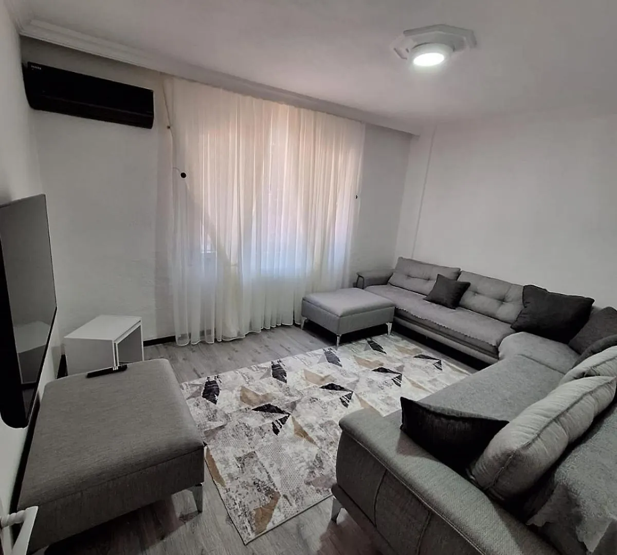 1Ege Ueniversitesi Ve Hastanesine Cok Yakin Aileye Izmir